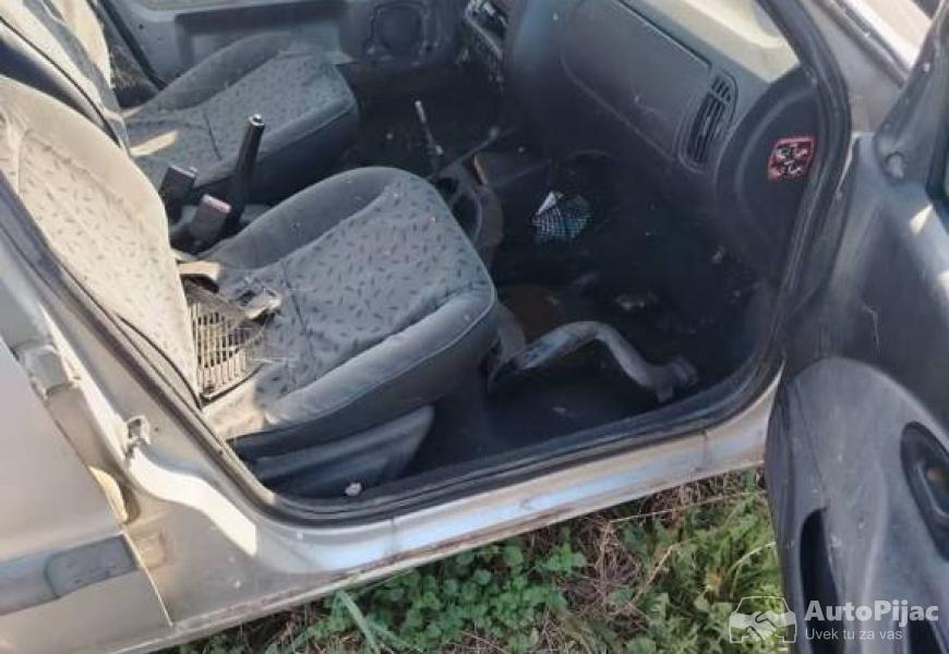 citroen_saxo_11_samo_poziv_5_polovni_automobili_autopijac.rs