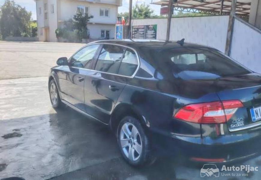 prodajem_skodu_super_b_2014_godiste_16tdi_77kw_ful_2_polovni_automobili_autopijac.rs