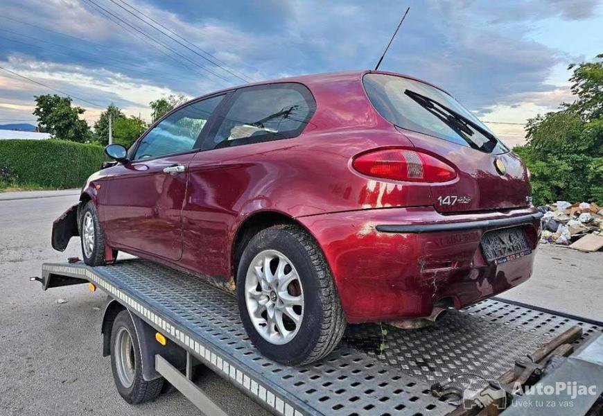 alfa_147_16_1_polovni_automobili_autopijac.rs