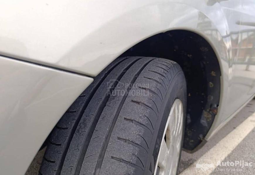 2009_ford_focus_4_polovni_automobili_autopijac.rs