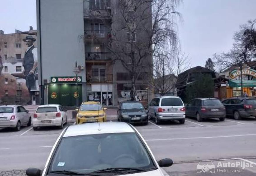 fiat_punto_12_8v_benzin_7_polovni_automobili_autopijac.rs