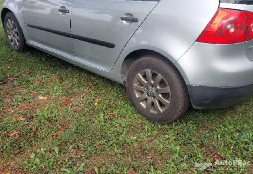 golf_5_16_benzin_2007_god_11_polovni_automobili_autopijac.rs